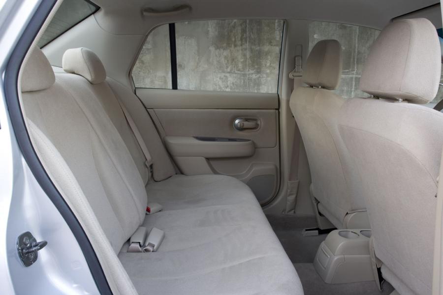  Nissan Tiida 2005 года  (фото 9 из 52)